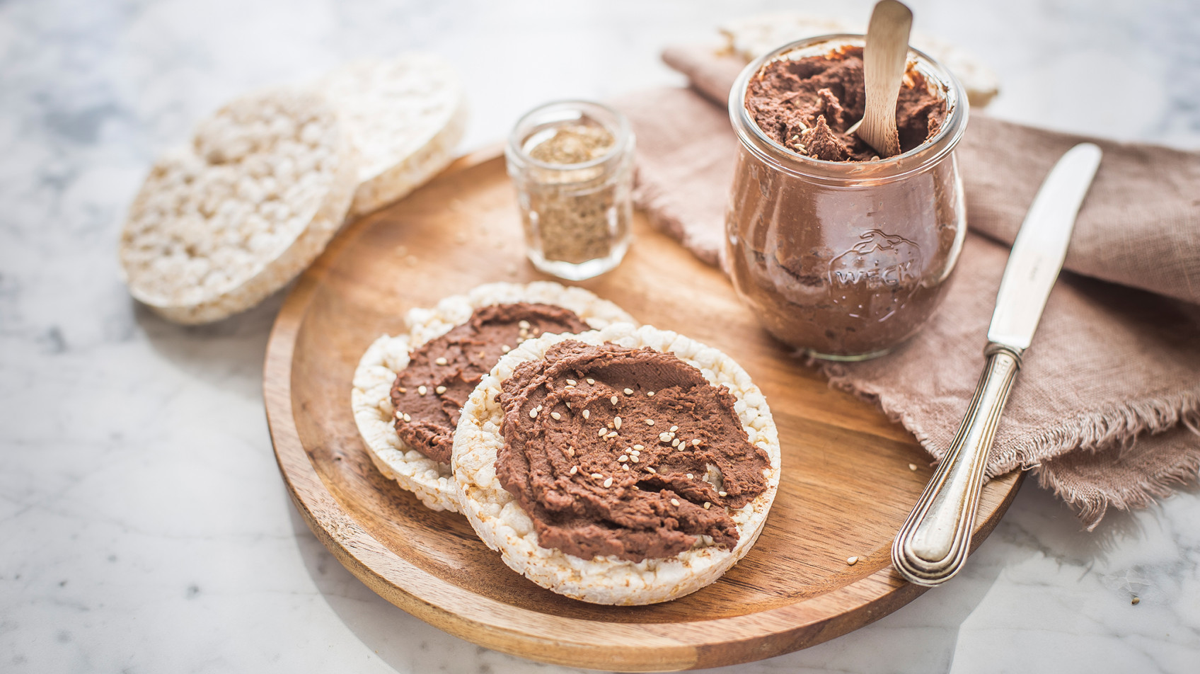 Hummus al cacao con gallette di riso