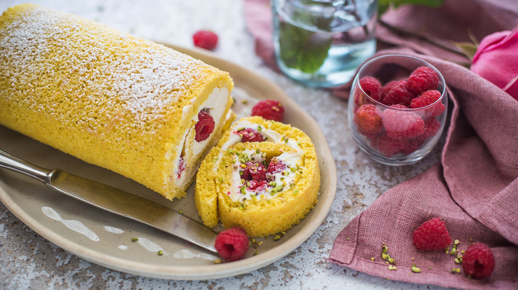 Rotolo di Pan di Spagna con mascarpone e lamponi