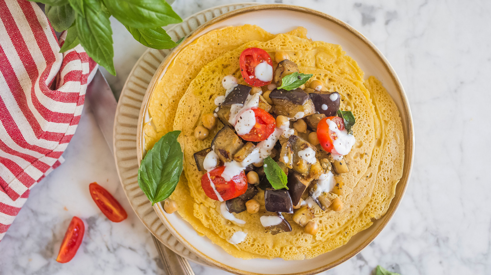Wrap di farina di ceci con melanzane e salsa allo yogurt