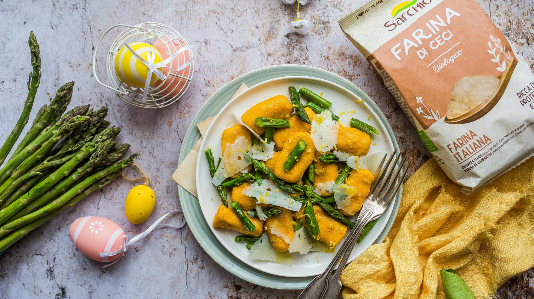 Gnocchi di carote con asparagi, pecorino e limone