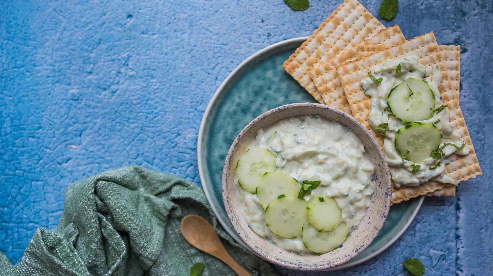 Tzatziki vegan con pane azzimo