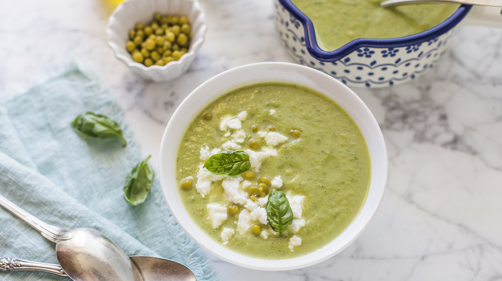 Zuppa fredda di piselli e zucchine