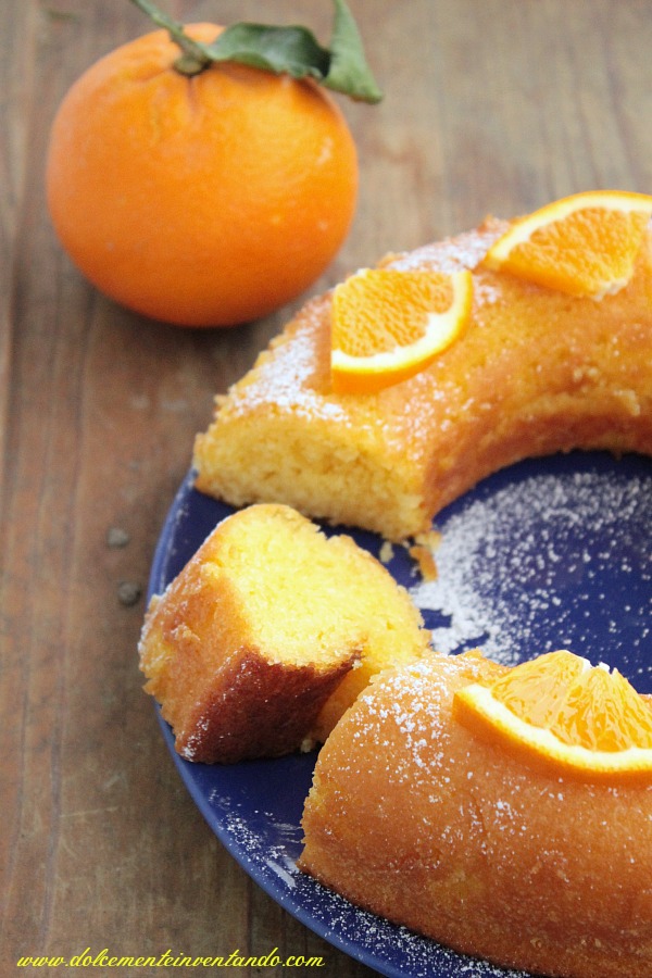 Bolo de fubà all'arancia, il ciambellone brasiliano