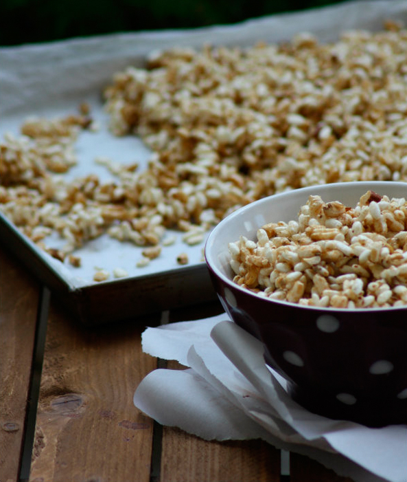 Cereali soffiati con miele, nocciole e cannella